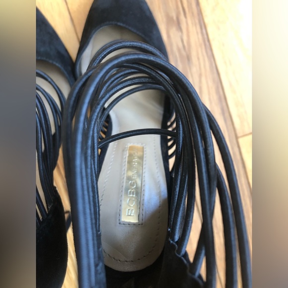 BCBG GENERATION-Caliko suede strappy elastic pumps. Size 6M. Black - Picture 3 of 16